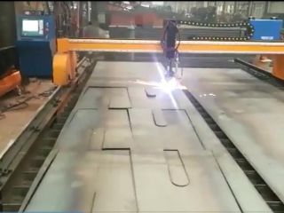等離子切割設(shè)備工作中